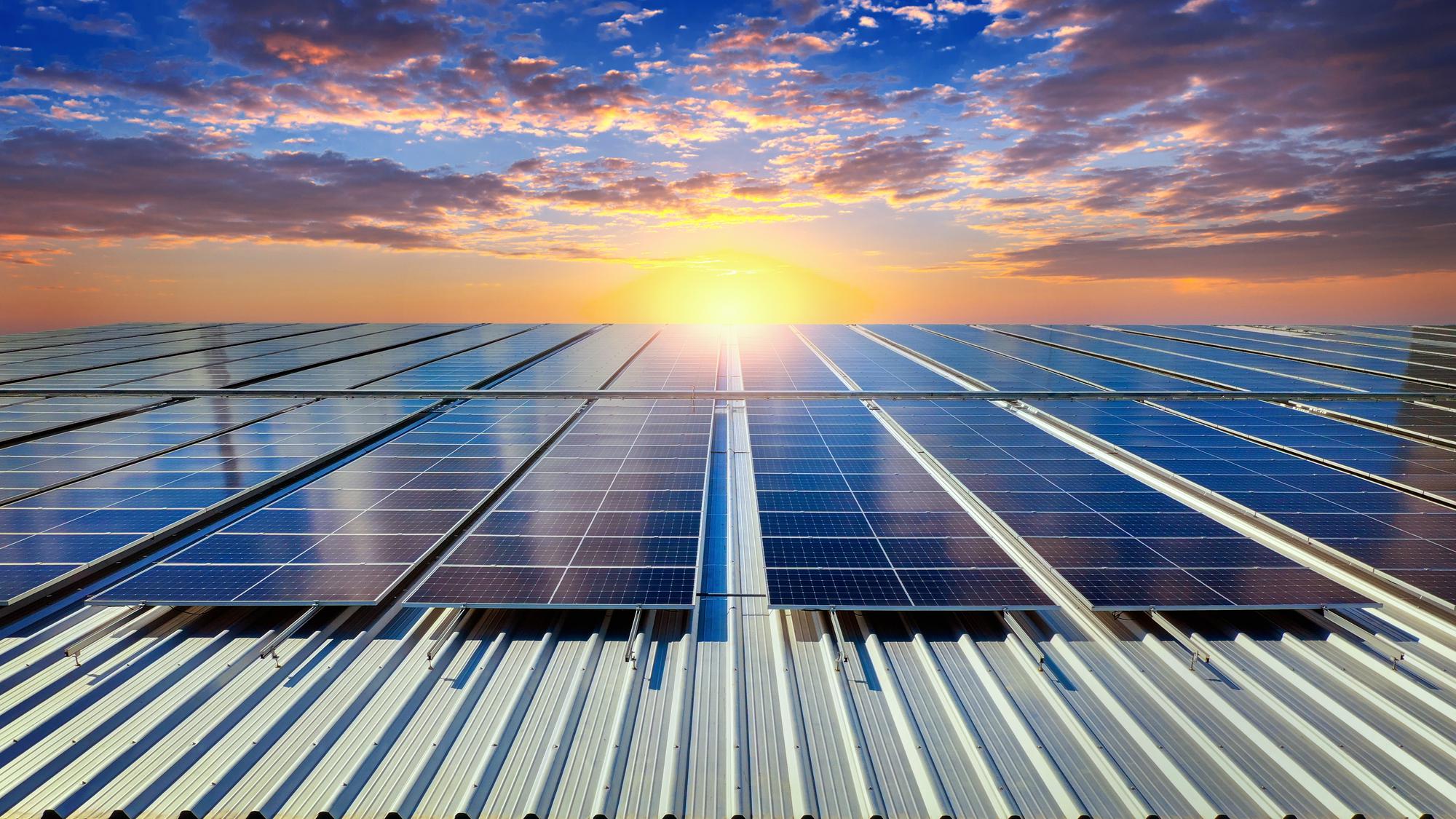 Painéis com luz solar
